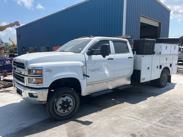 2019 Chevrolet International 5500HD Silverado 4x4 Crew Cab Fuel and Lube Truck