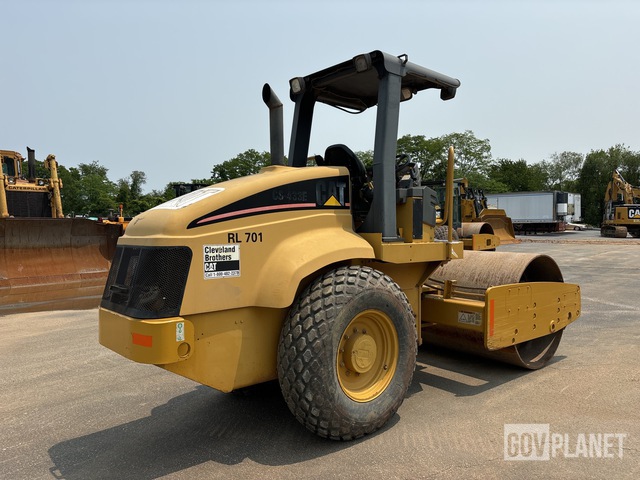 2004 Cat CS-433E Smooth Drum Compactor in Mechanicsburg, Pennsylvania ...