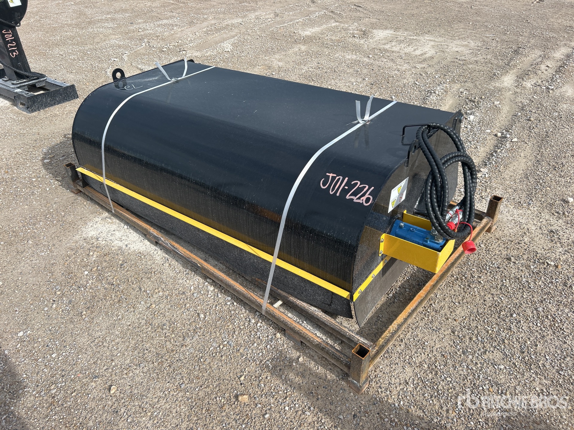 2025 GIYI GY-BS72B 72 in Balayeuse compacte (Unused)