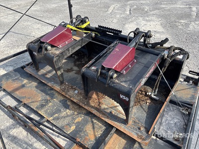 2022 Edge 72 in Skid Steer Grapple Bucket