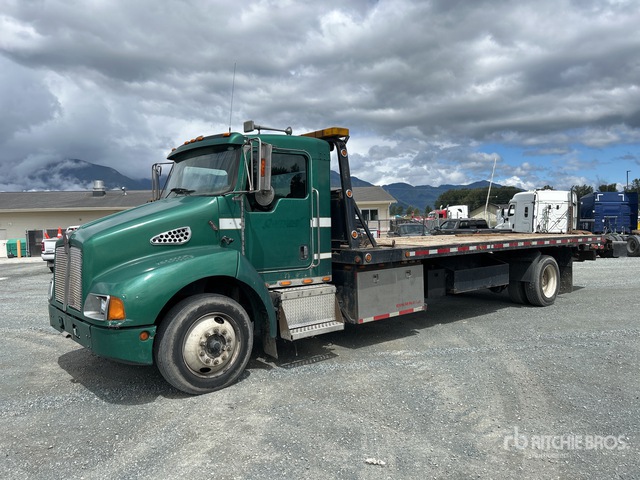 2005 Kenworth T300 4x2 Tilt Tray Truck | Ritchie Bros. Auctioneers