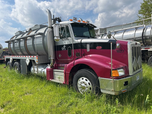 2003 Presvac Vacuum System on 2004 Peterbilt Vacuum Tanker Truck (Inoperable)