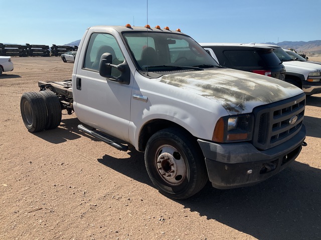 2006 Ford F-350 XL Super Duty Cab and Chassis