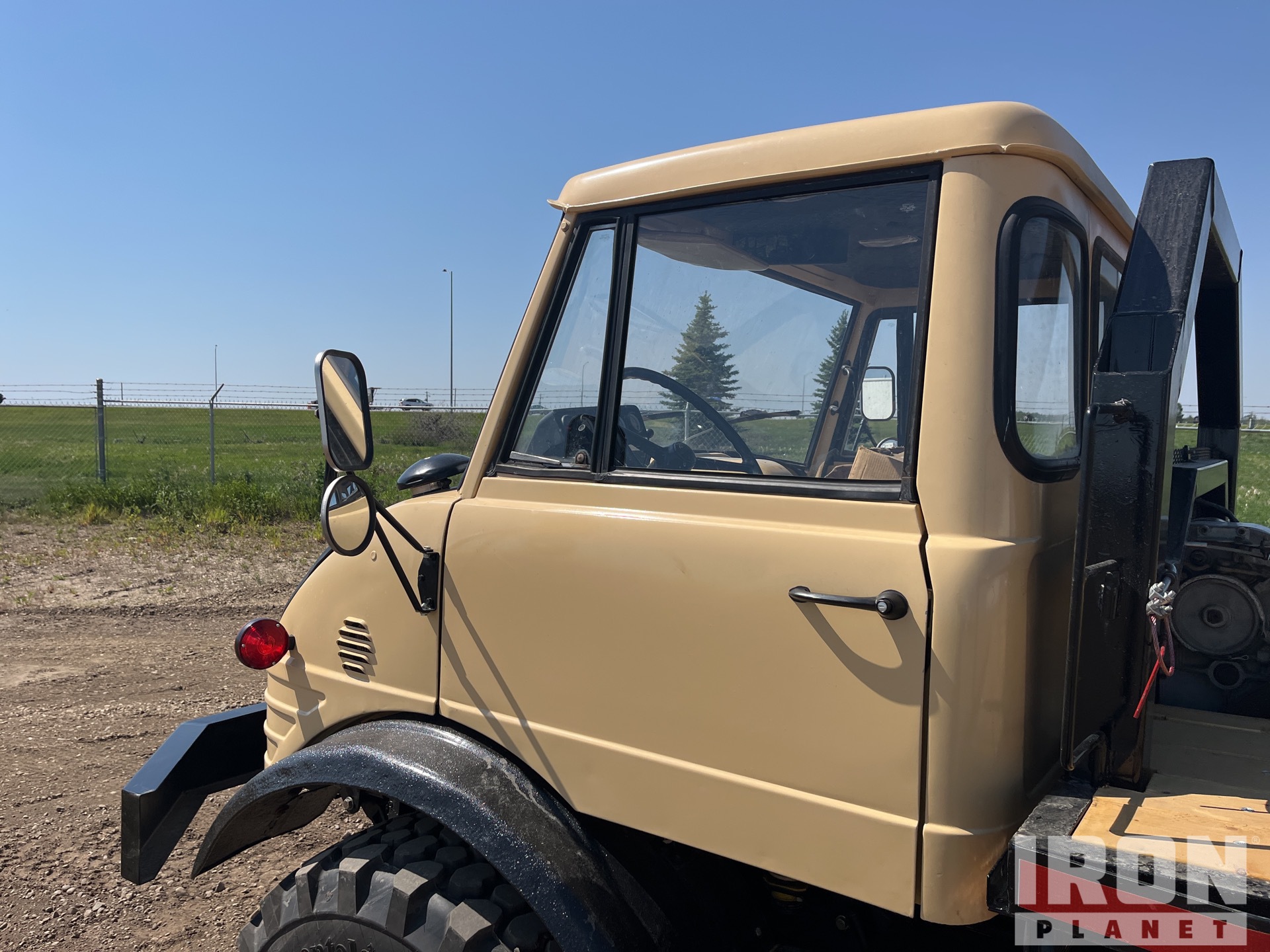 1976 Mercedes Unimog 4x4 Flatbed Truck in Nisku, Alberta, Canada  (IronPlanet Item #13514831), image size:1920x1440