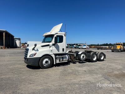 2019 Freightliner Cascadia 126 8x4 Ciągnik siodłowy z kabiną dzienną Tri/A