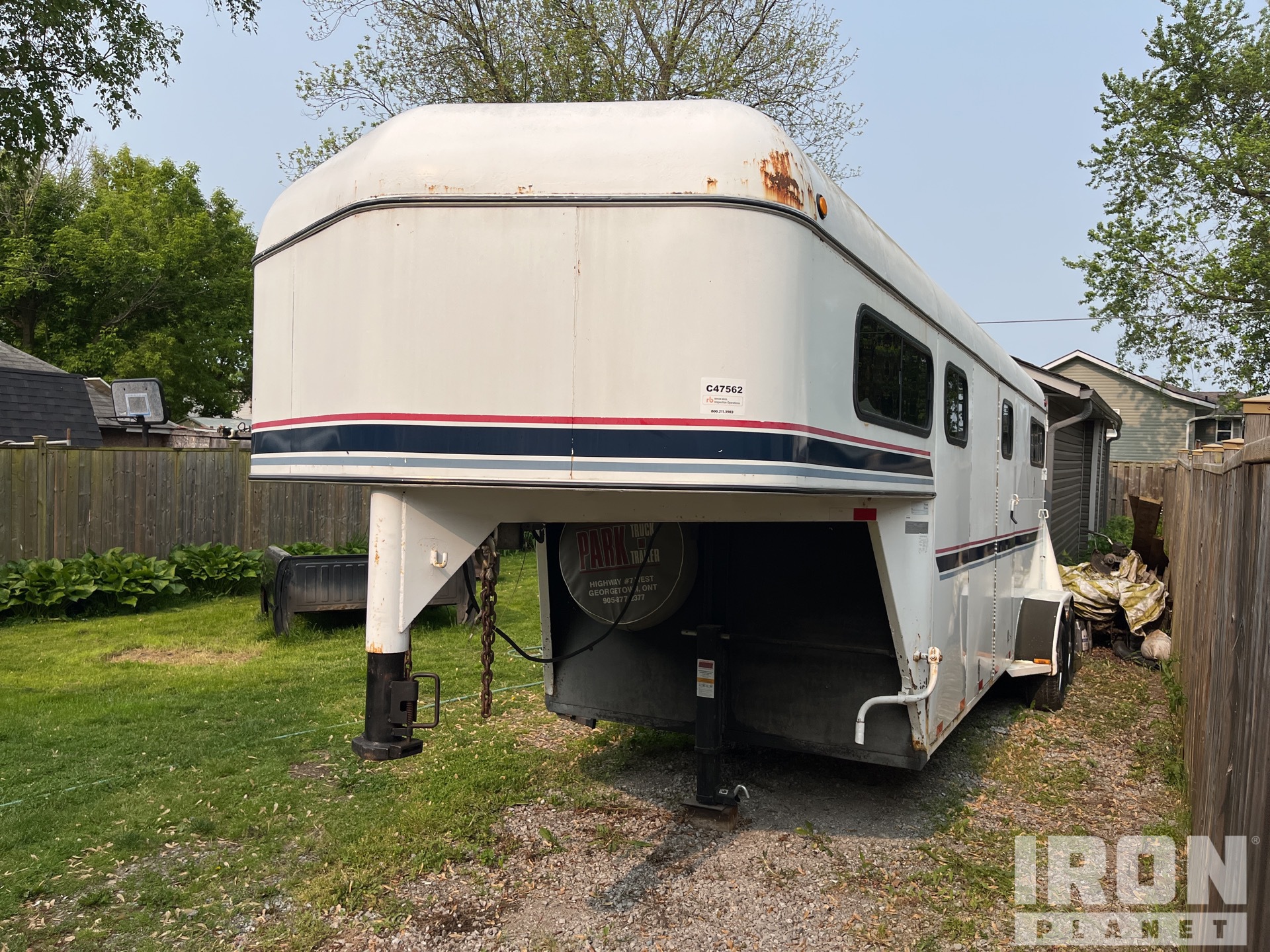 2001 Maplelawn 16 ft T/A 馬用トレーラー