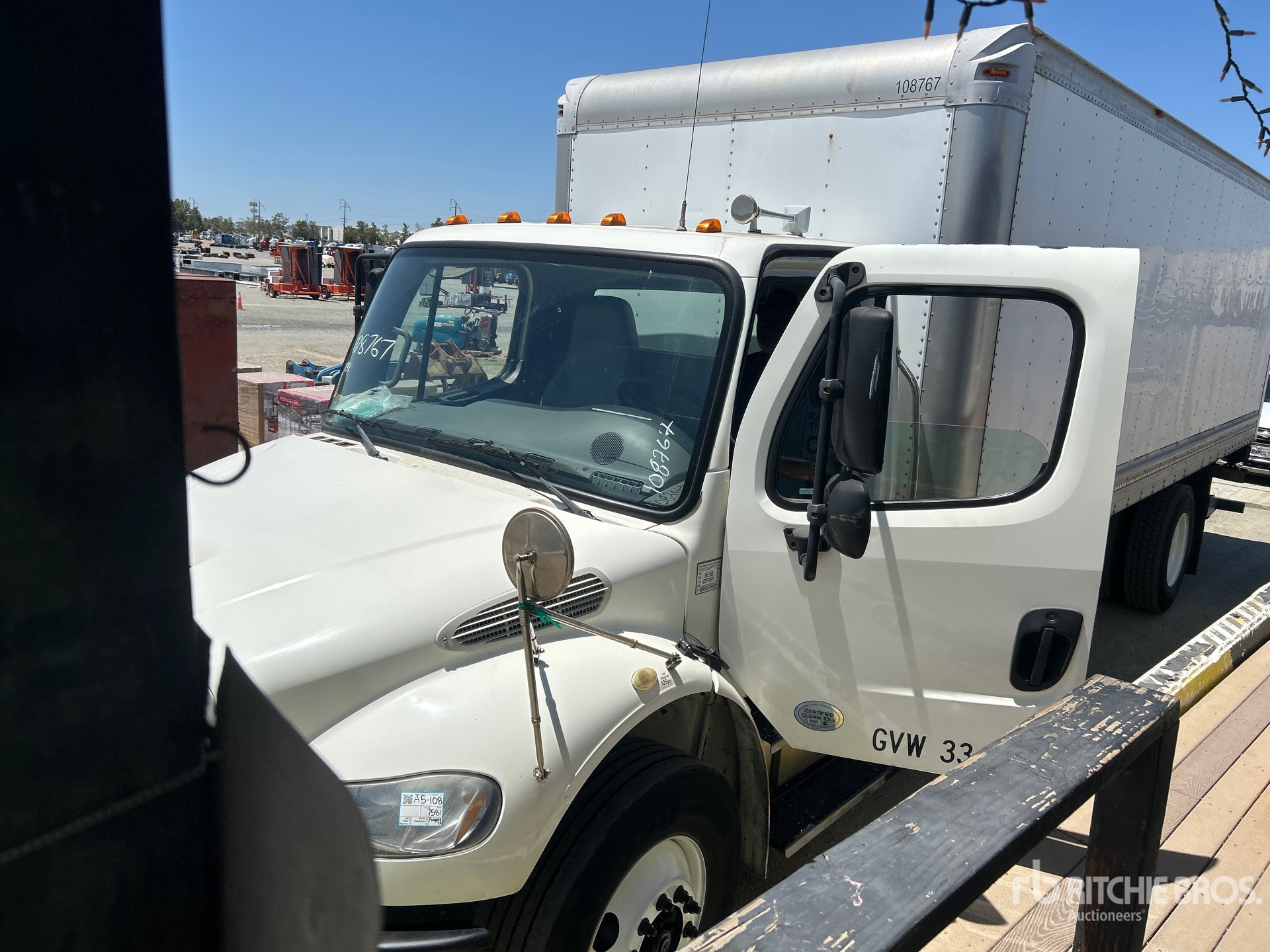 2015 Freightliner M2 106 Gesloten vrachtwagen