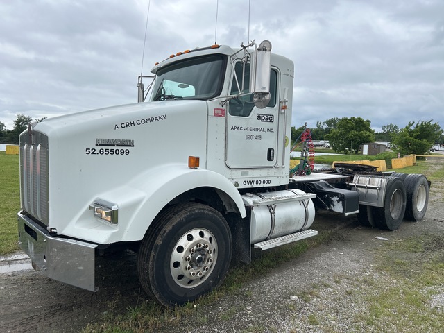 2007 Kenworth T800 6x4 T/A Day Cab Truck Tractor