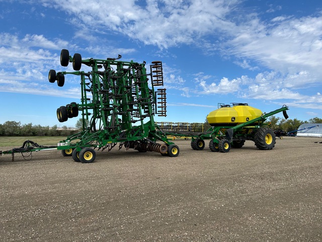 2009 John Deere 1830 61 ft Air Drill w/ 2009 John Deere 1910 Air Cart