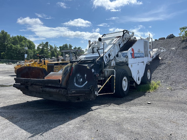 2011 Roadtec SB2500D Wheel Asphalt Transfer Machine (Inoperable) 2011 Roadtec SB2500D Wheel Asphalt Transfer Machine (Inoperable)