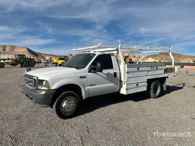 2004 Ford F-450 XL 4x2 Utility Truck