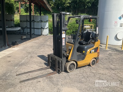 2020 Cat 2C3500 2650 lb Electric Forklift