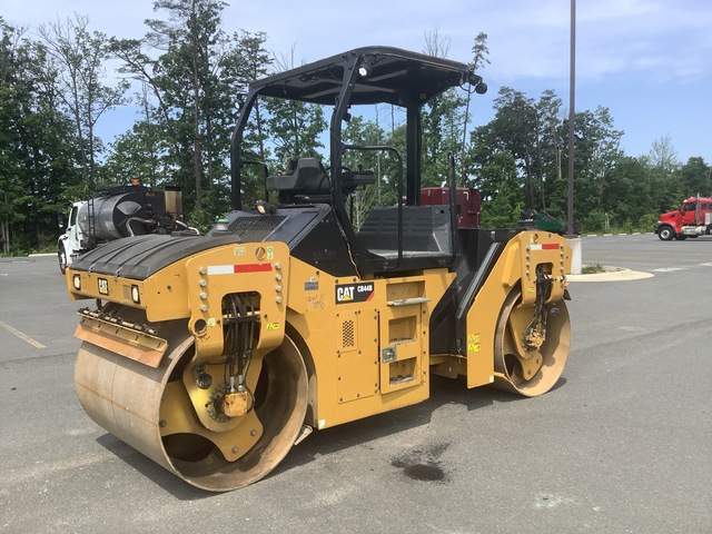 2017 Caterpillar CB44B