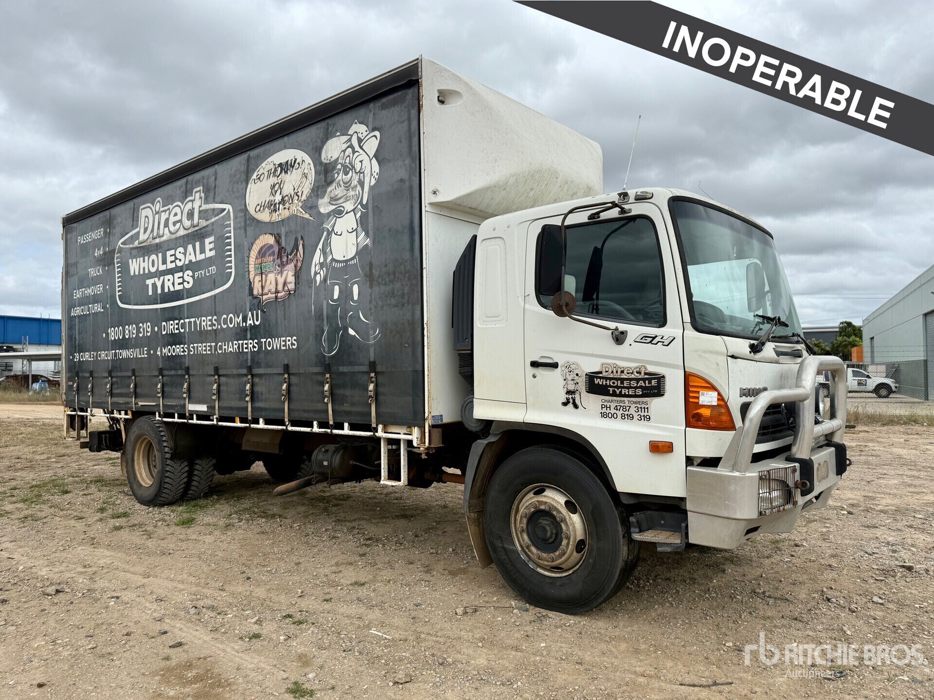 2007 Hino GH Series 4x2 Crew Cab Flatbed Truck (Inoperable)