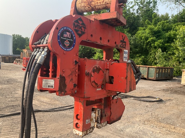 2016 MKT V-2ESC Pile Driver and Extractor