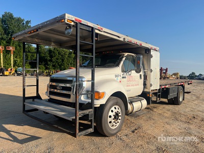 2013 Ford F-750 4x2 Flatbed Truck