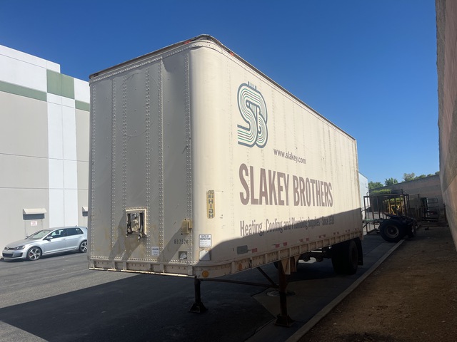 1970 Gindy 28 ft x 96 in S/A Van Trailer