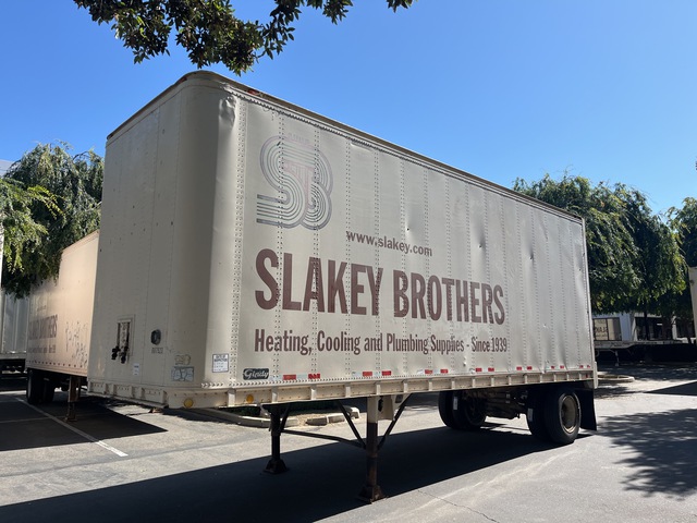 1970 Gindy 28 ft x 96 in S/A Van Trailer