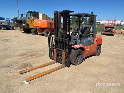 2001 Toyota 02-7FG35 6850 lb Pneumatic Tire Forklift