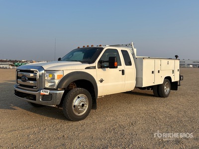 2014 Ford F-550 XLT 4x4 Extended Cab Utility Truck