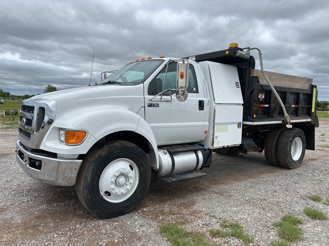 2013 Ford F-750 XL 4x2 S/A Dump Truck