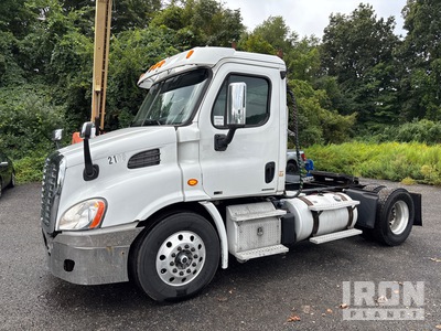 2012 Freightliner Cascadia 113 4x2 Day Cab Truck Tractor