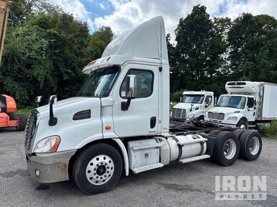 2012 Freightliner Cascadia 113 6x4 T/A Day Cab Truck Tractor