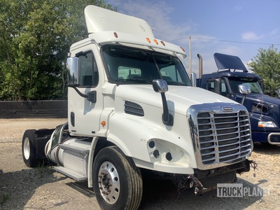2012 Freightliner Cascadia 113 S/A Day Cab Truck Tractor
