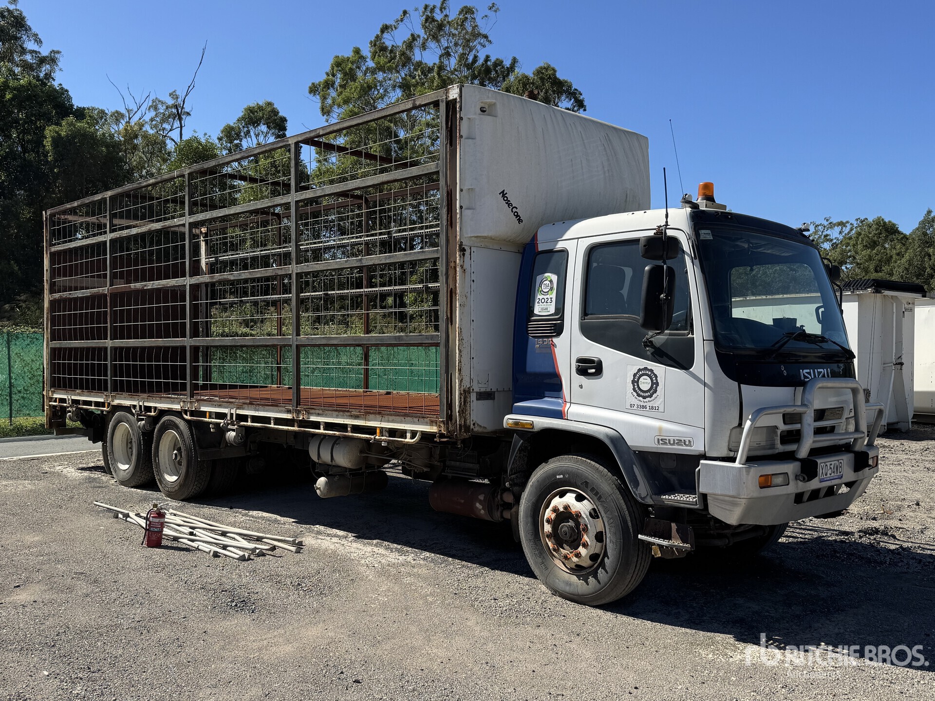 Isuzu Autocarro cassone fisso