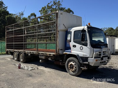 Isuzu Autocarro cassone fisso