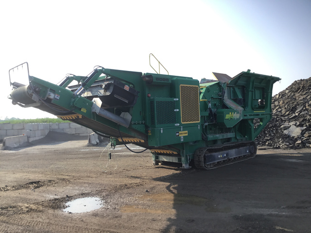 2014 McCloskey I44 Tracked Mobile Impact Crusher Plant