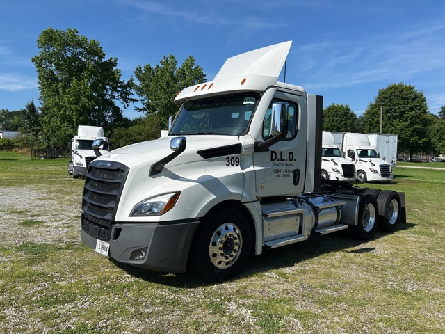2021 Freightliner Cascadia 126 6x4 T/A Day Cab Truck Tractor