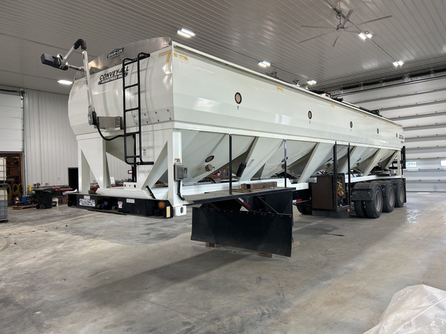 2017 Convey-All CST 1500 40 ft Tri/A Seed Tender