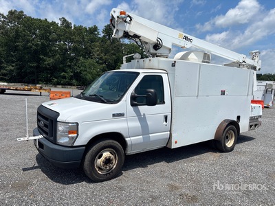 Altec AT200A on 2018 Ford E-350 4x2 Nacelle élévatrice montée sur fourgon