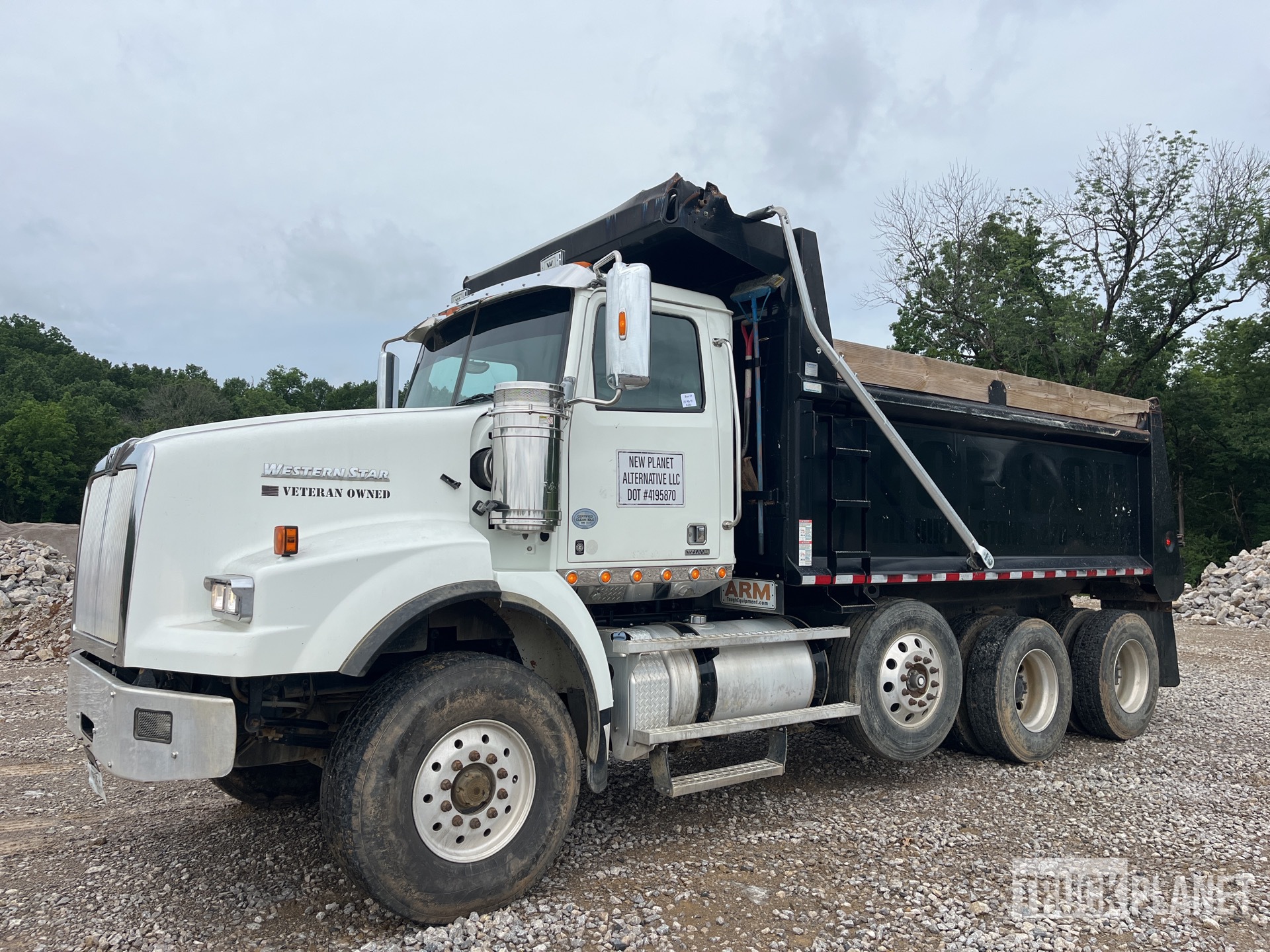 2018 Western Star 4900SA 8x4 Tri/A Dump Truck in Antioch