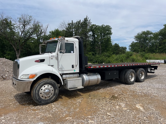 2013 Peterbilt 348 6x4 Rollback Truck