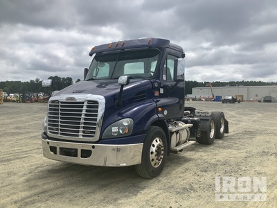 2015 Freightliner Cascadia 6x4 T/A Day Cab Truck Tractor