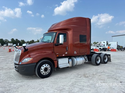 2018 International LT625 6x4 Ciągnik siodłowy T/A z kabiną sypialną