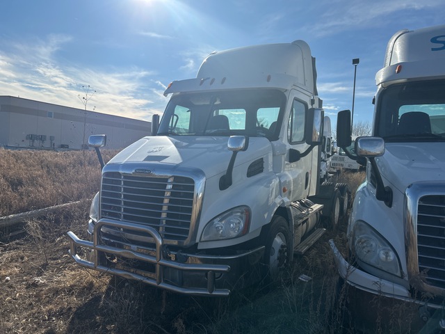 2016 Freightliner Cascadia 113 6x4 T/A Day Cab Truck Tractor 2016 Freightliner Cascadia 113 6x4 T/A Day Cab Truck Tractor