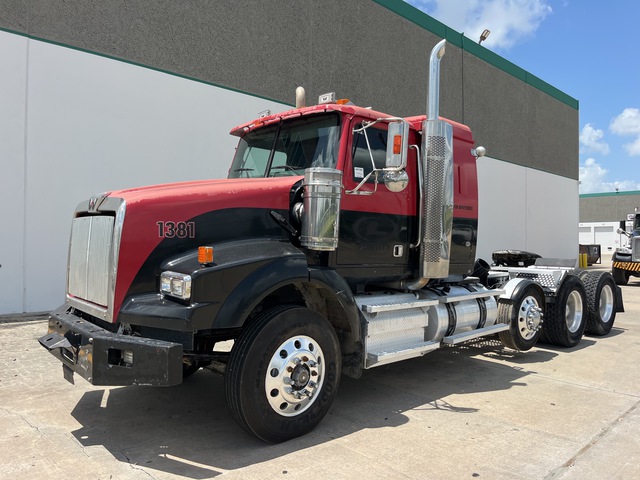 2011 Western Star 4900 8x4 Heavy Haul Tri/A Sleeper Truck Tractor 2011 Western Star 4900 8x4 Heavy Haul Tri/A Sleeper Truck Tractor