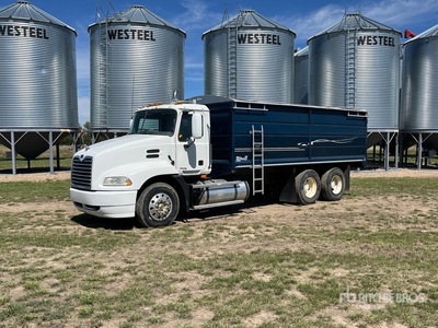2007 Mack CXN613 6x4 Camión de granos