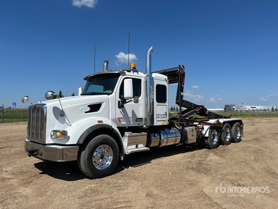 2020 Peterbilt 567 8x6 Sleeper Hooklift Truck