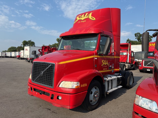 2015 Volvo VNM42T200 4x2 S/A Day Cab Truck Tractor