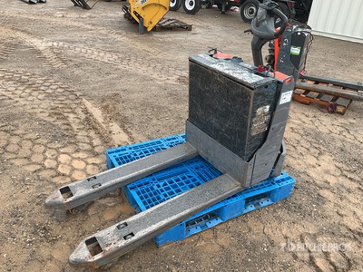 Toyota 8HBW23 4500 lb Electric Pallet Jack (Inoperable)