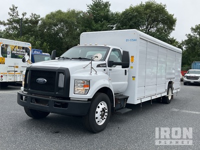 2017 Ford F-750 4x2 10 Bay شاحنة المشروبات
