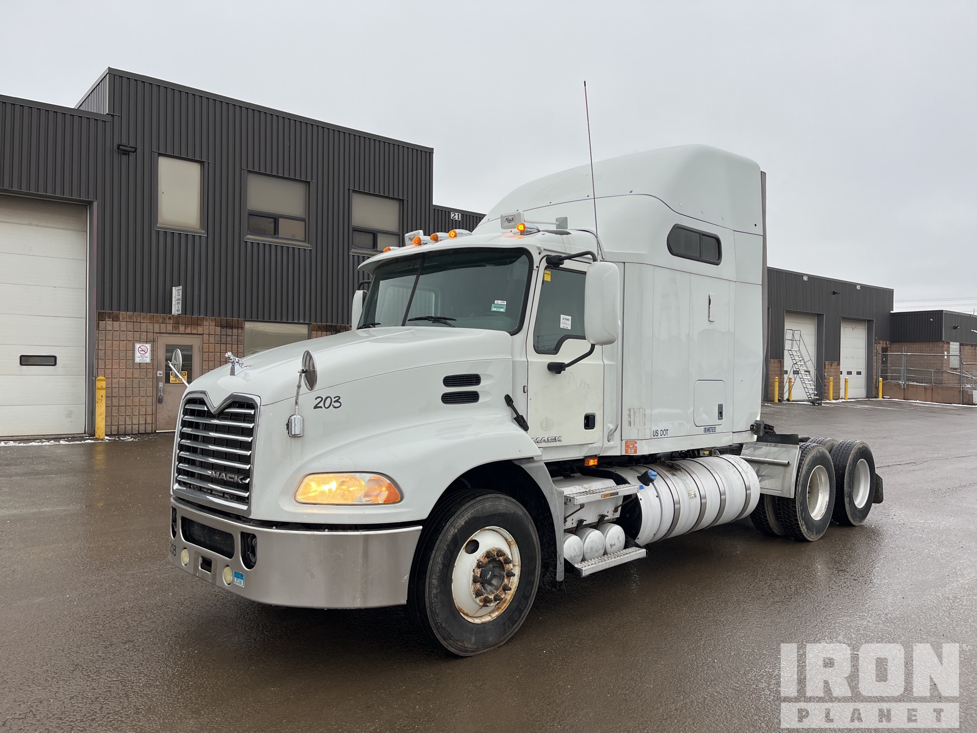 2017 Mack CXU613 T/A Sleeper Truck Tractor