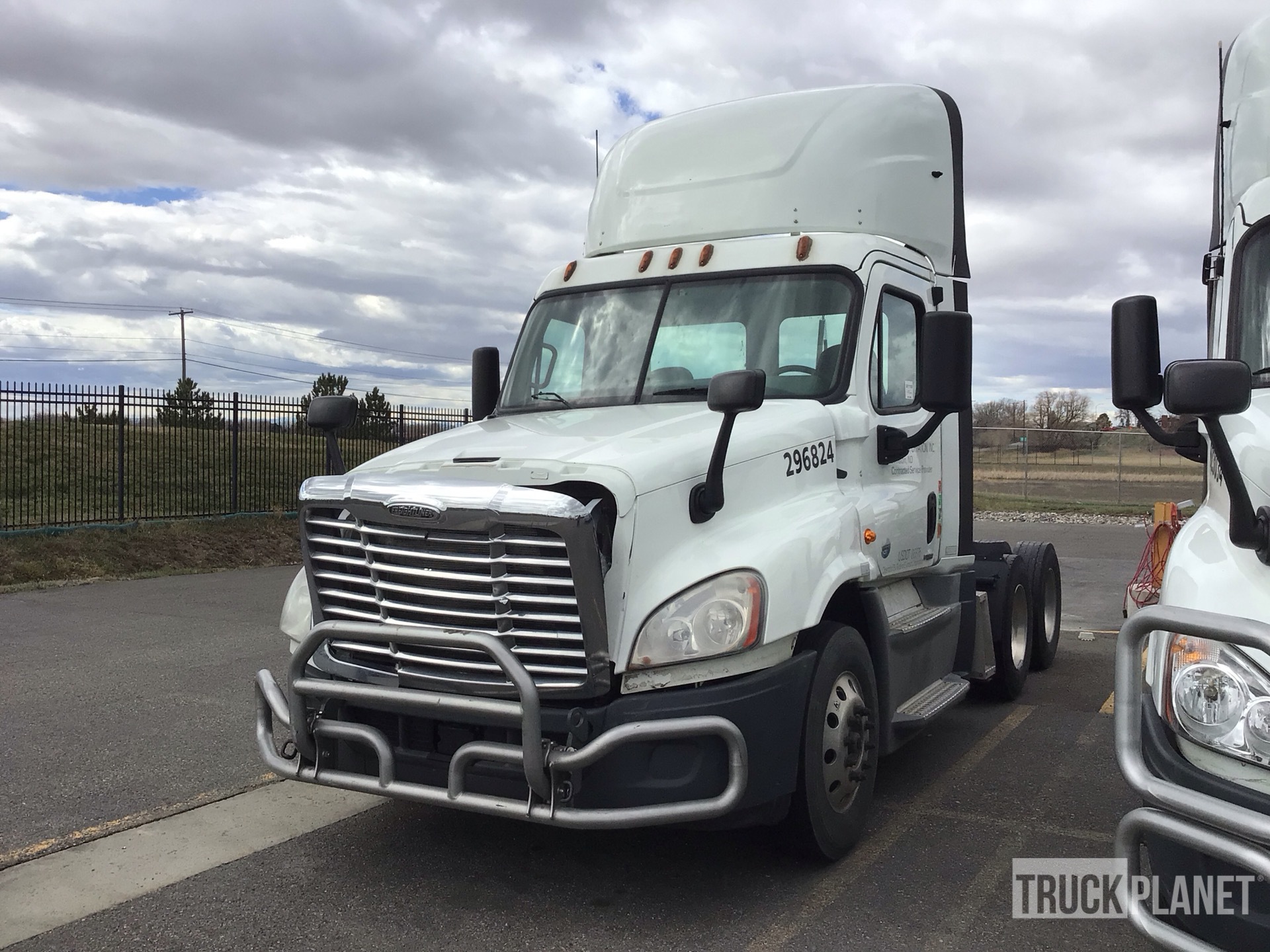 2015 Freightliner Cascadia CA125 6x4 T/A Day Cab Truck Tractor