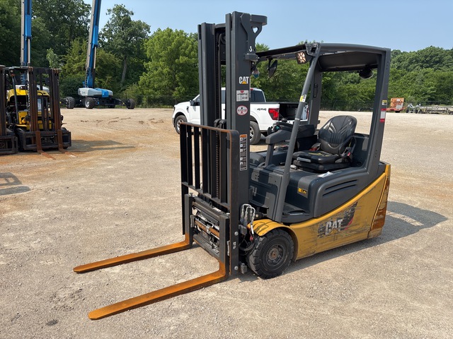 2019 Cat 2ET3000 2860 lb Electric Forklift 2019 Cat 2ET3000 2860 lb Electric Forklift