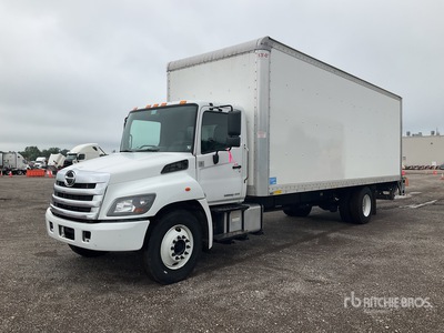 2020 Hino 4x2 شاحنة فان