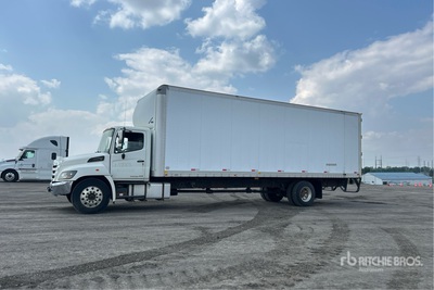 2015 Hino 338 4x2 Van Truck